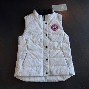 RARE BNWT CANADA GOOSE 2836LP white glacial melt Women's Down Vest size Medium